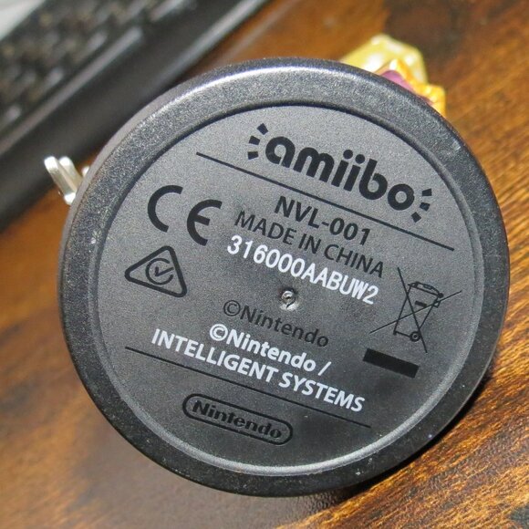 Nintendo Amiibo Super Smash Bros. Robin - Picture 3 of 3